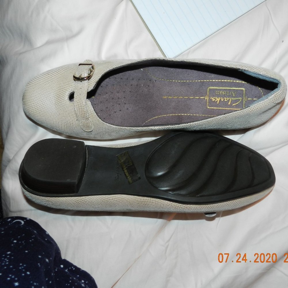 Women's Clarks Artisan Cream Slip On Shoes - image 4